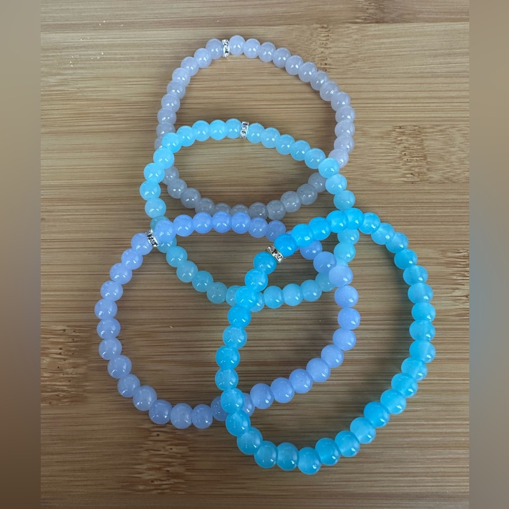 Handmade Blue Glass Stretch Bead Bracelet with Goldtone Accent … - Picture 3 of 3